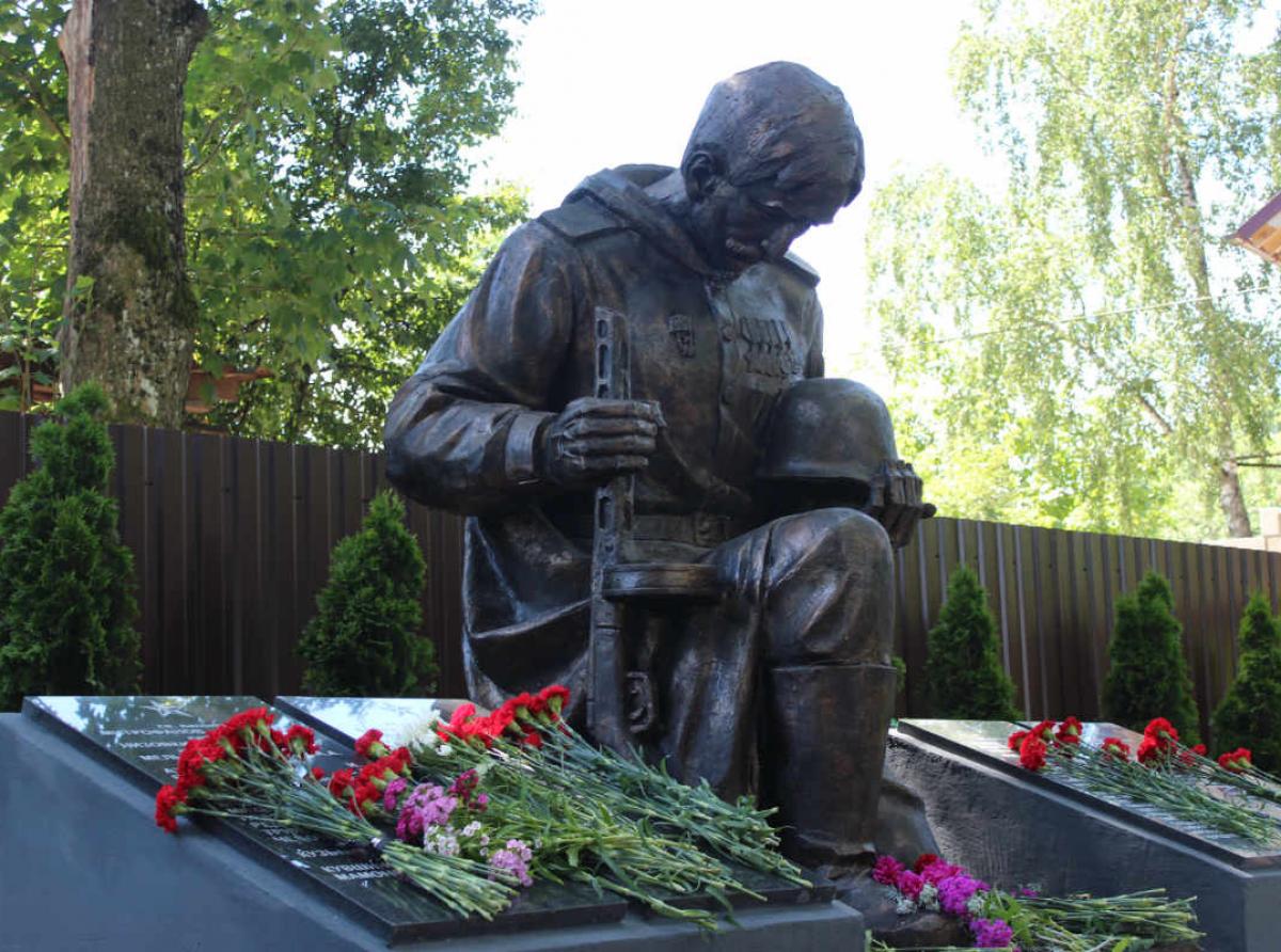 В поселке Переславское открыт новый мемориал советским воинам