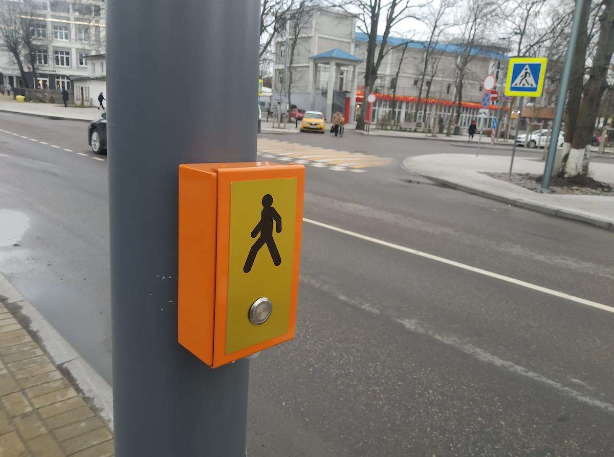 На светофоре на ул. Ленина появилась кнопка для пешеходов