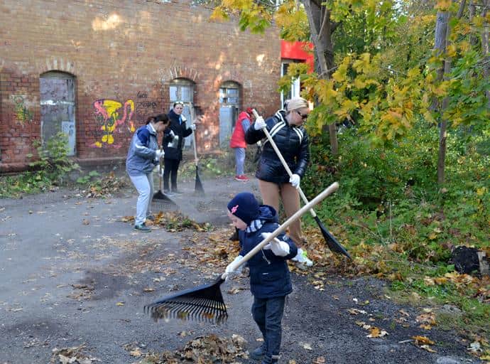 В Зеленоградске и Грачёвке прошли субботники 