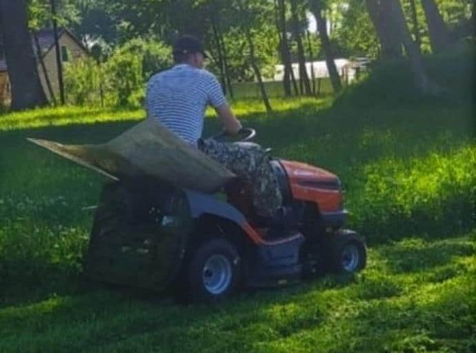 В помощь зеленоградским озеленителям купили трактор