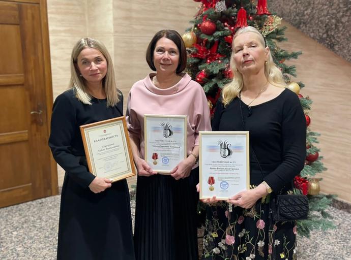 Преподавателей ДШИ наградили медалями «За заслуги в культуре и искусстве»