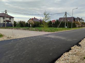 Подрядчик приступил к укладке нижнего слоя асфальтного покрытия в Сосновке