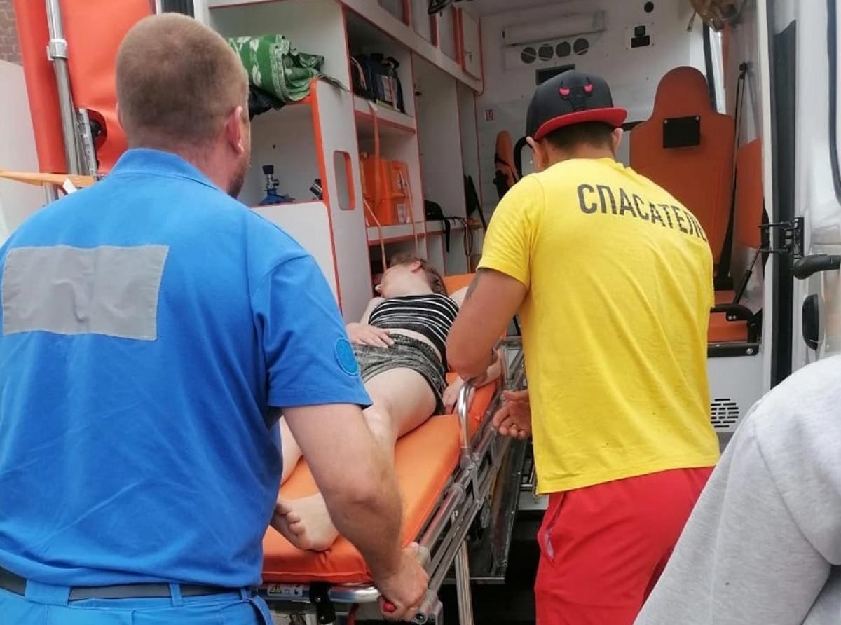 Зеленоградские спасатели предотвратили гибель подростков в воде и оказали им первую помощь