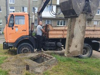 В западном микрорайоне по просьбе горожан закрыли опасные люки