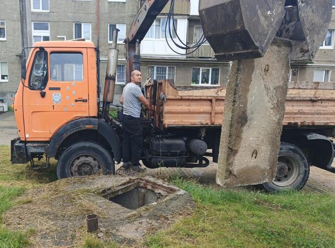 В западном микрорайоне по просьбе горожан закрыли опасные люки