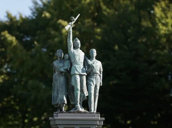 В Калининграде установили копии уничтоженных в Европе памятников советским воинам-освободителям
