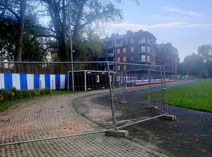 Спортивная школа «Янтарь» проинформировала о временном ограничении использования городского стадиона в Зеленоградске