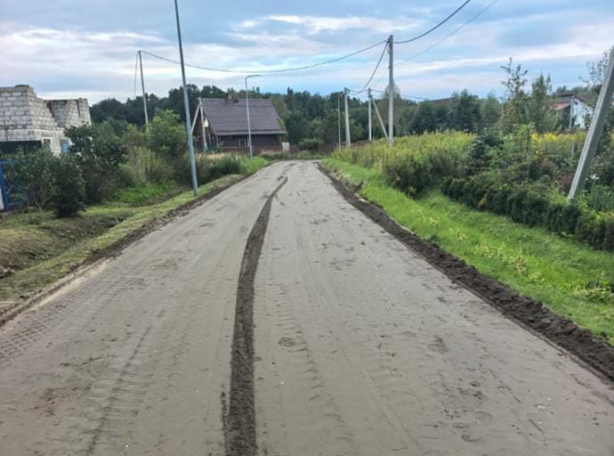 В поселке Откосово ремонтируют дорогу с использованием технологии ресайклинга