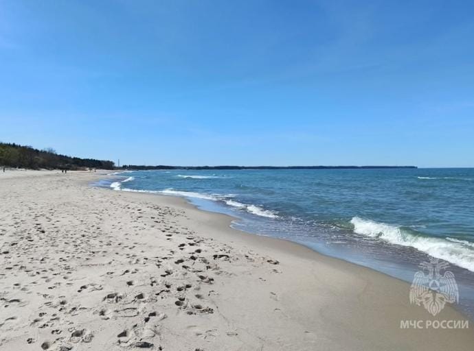 Сотрудники поисково-спасательного отряда МЧС России спасли тонущего мужчину в Зеленоградском округе