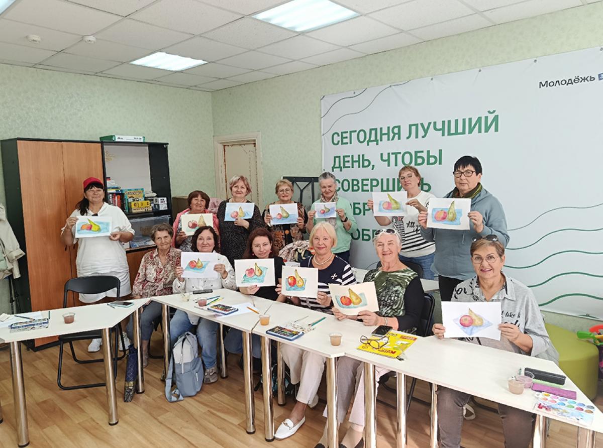 В «ДоброШтабе» состоялся бесплатный урок по рисованию для участниц клуба «Солнечные моржи Зеленоградска»