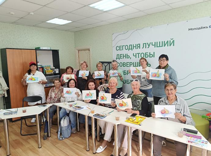 В «ДоброШтабе» состоялся бесплатный урок по рисованию для участниц клуба «Солнечные моржи Зеленоградска»