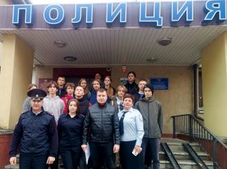Сотрудники Зеленоградского ОМВД встретились со школьниками посёлка Переславское
