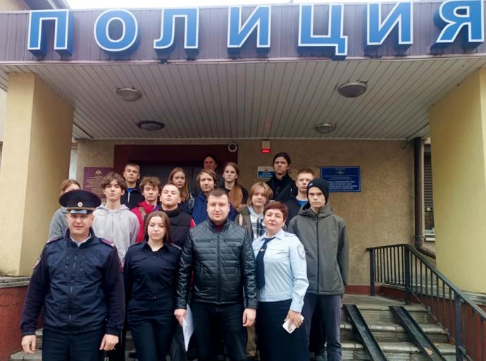 Сотрудники Зеленоградского ОМВД встретились со школьниками посёлка Переславское