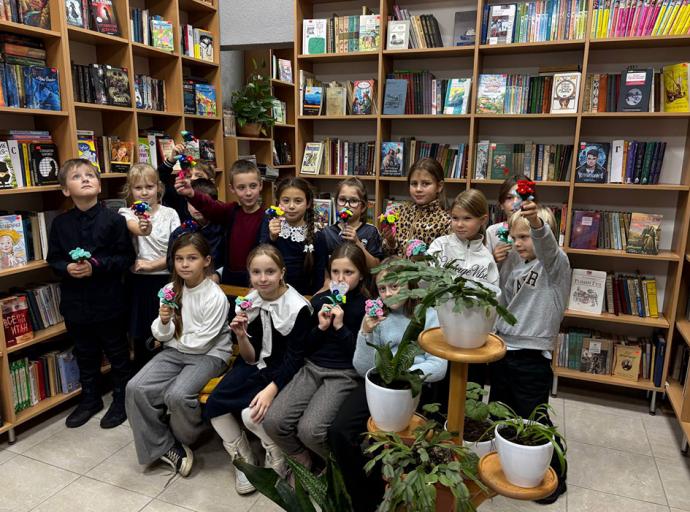 В Зеленоградской городской детской библиотеке прошли мастер-классы для школьников ко Дню матери