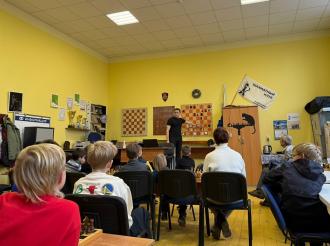 В шахматном клубе Зеленоградска прошла встреча с международным гроссмейстером Алексеем Сорокиным