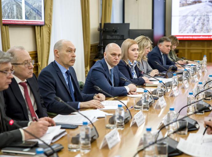 Алексей Беспрозванных вручил награды за заслуги, поздравил с новорождёнными и провёл личный приём жителей