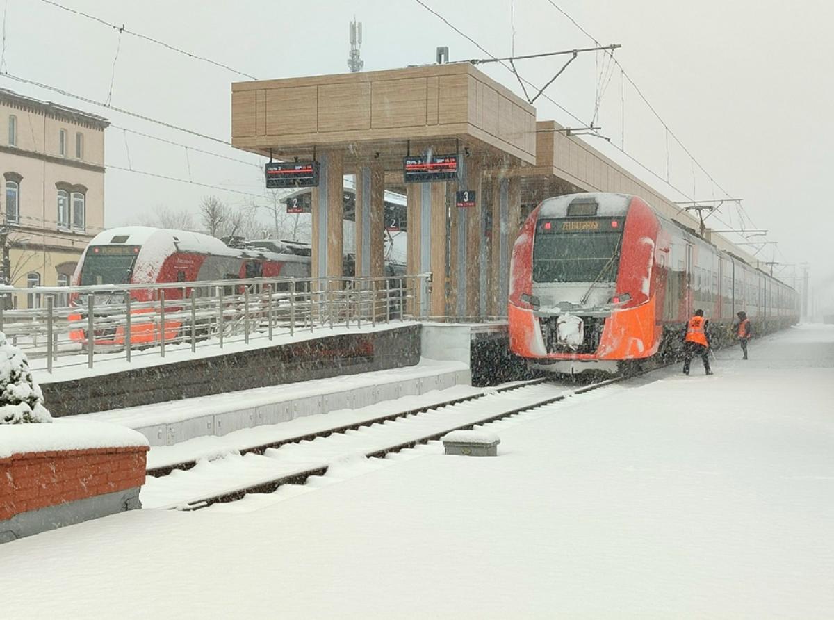 Ко Дню защитника Отечества пригородные поезда будут курсировать по расписанию выходного и праздничного дня