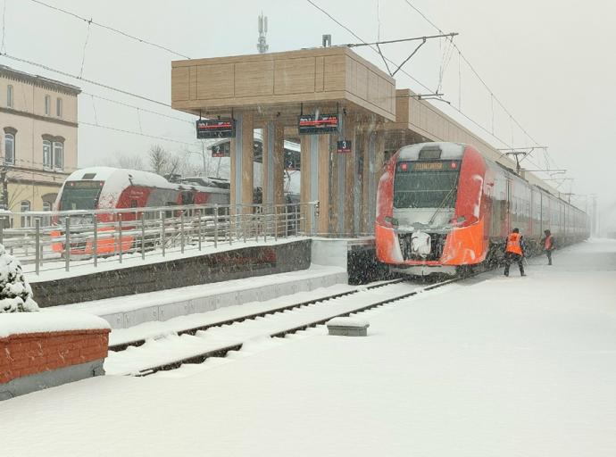 Ко Дню защитника Отечества пригородные поезда будут курсировать по расписанию выходного и праздничного дня