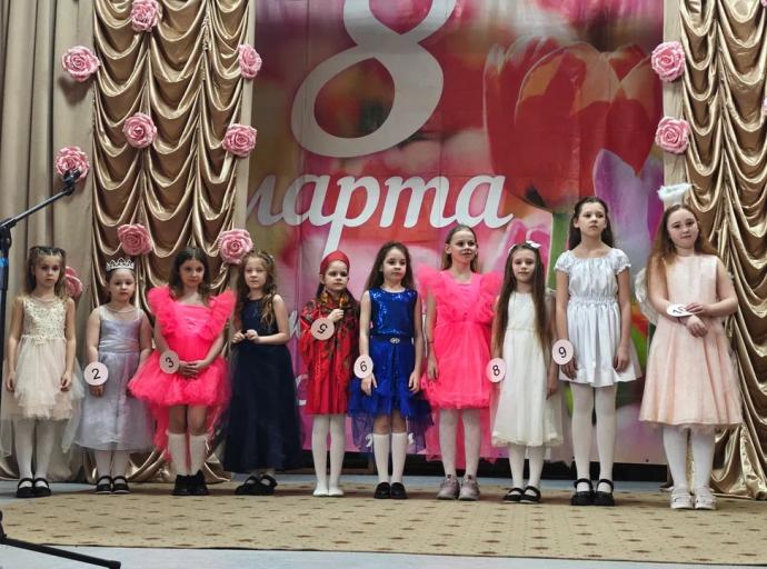 В преддверии 8 Марта в школе посёлка Грачёвка прошёл праздник красоты и таланта «Мисс Весна»