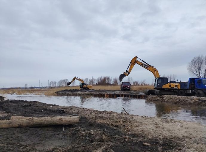 В районе устья реки Алейка продолжаются аварийно-восстановительные работы