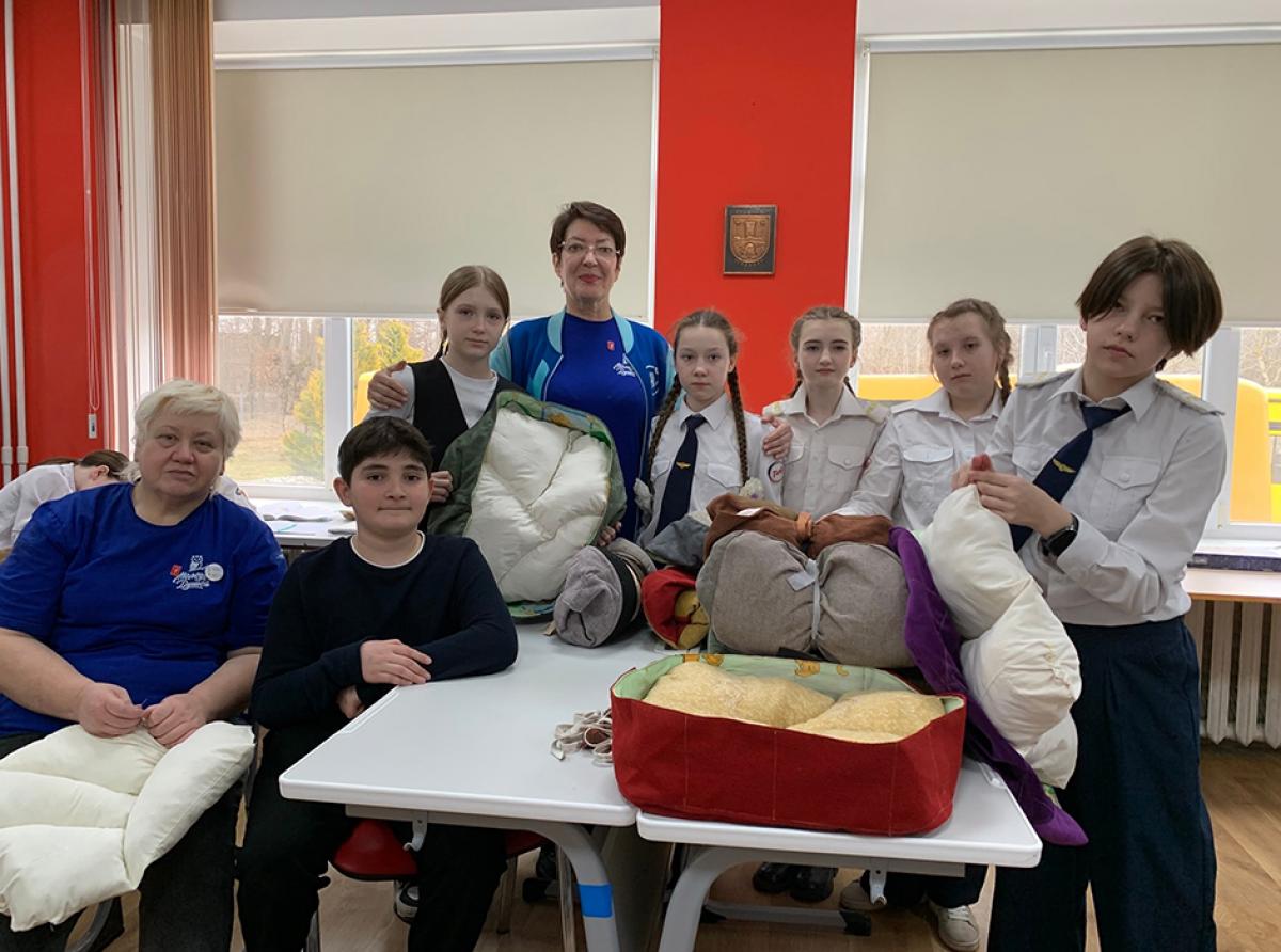 Школьники из Романово сделали лежанки для бездомных животных