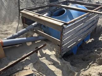 В выходные в нестационарном торговом объекте, расположенном на береговой линии в районе Малиновки, произошла аварийная утечка воды