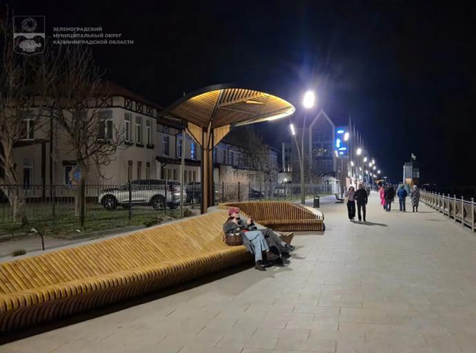 На променаде продолжаются пуско-наладочные работы уличного освещения