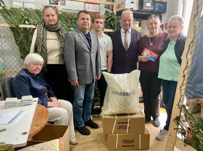 Накануне Дня Победы депутаты окружного Совета в очередной раз оказали помощь волонтёрам инициативной группы «Блиндажные свечи»