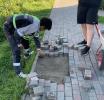 Сотрудники МАУ «Благоустройство» отремонтировали провал брусчатки на улице Окружной