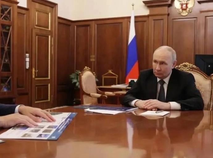 Президент России Владимир Путин поддержал обращение губернатора Алексея Беспрозванных о приоритетных поставках топлива в область