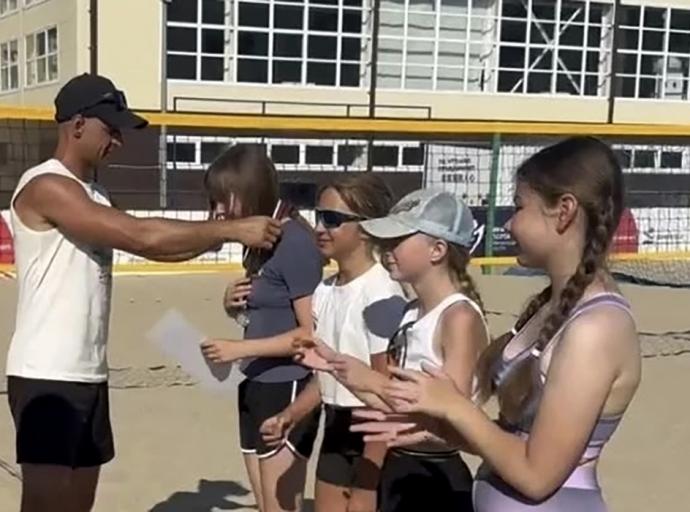 На стадионе пляжных видов спорта ДЮСШ «Янтарь» прошло первенство школы по пляжному волейболу