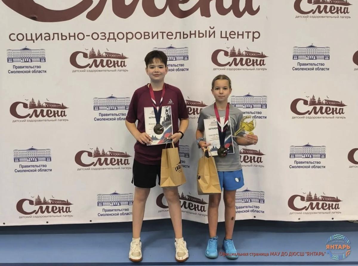 Золото и серебро у юных спортсменов из Зеленоградска на соревнованиях по настольному теннису